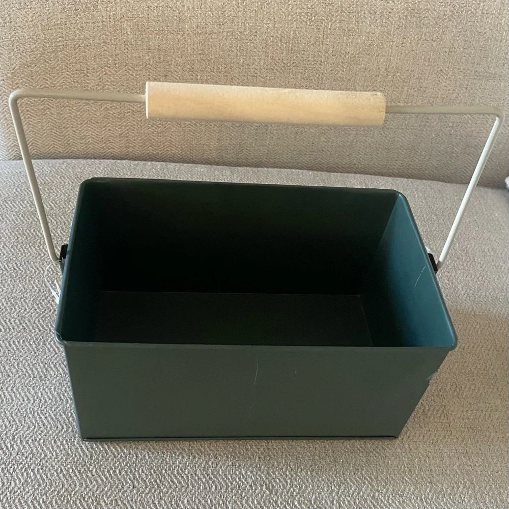 Metal Tailgate Caddy